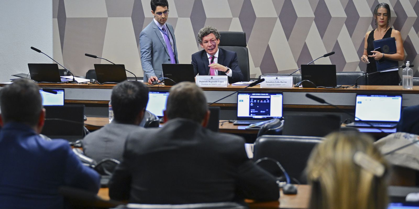 Votação da MP da taxa das blusinhas é adiada após falta de acordo no Congresso