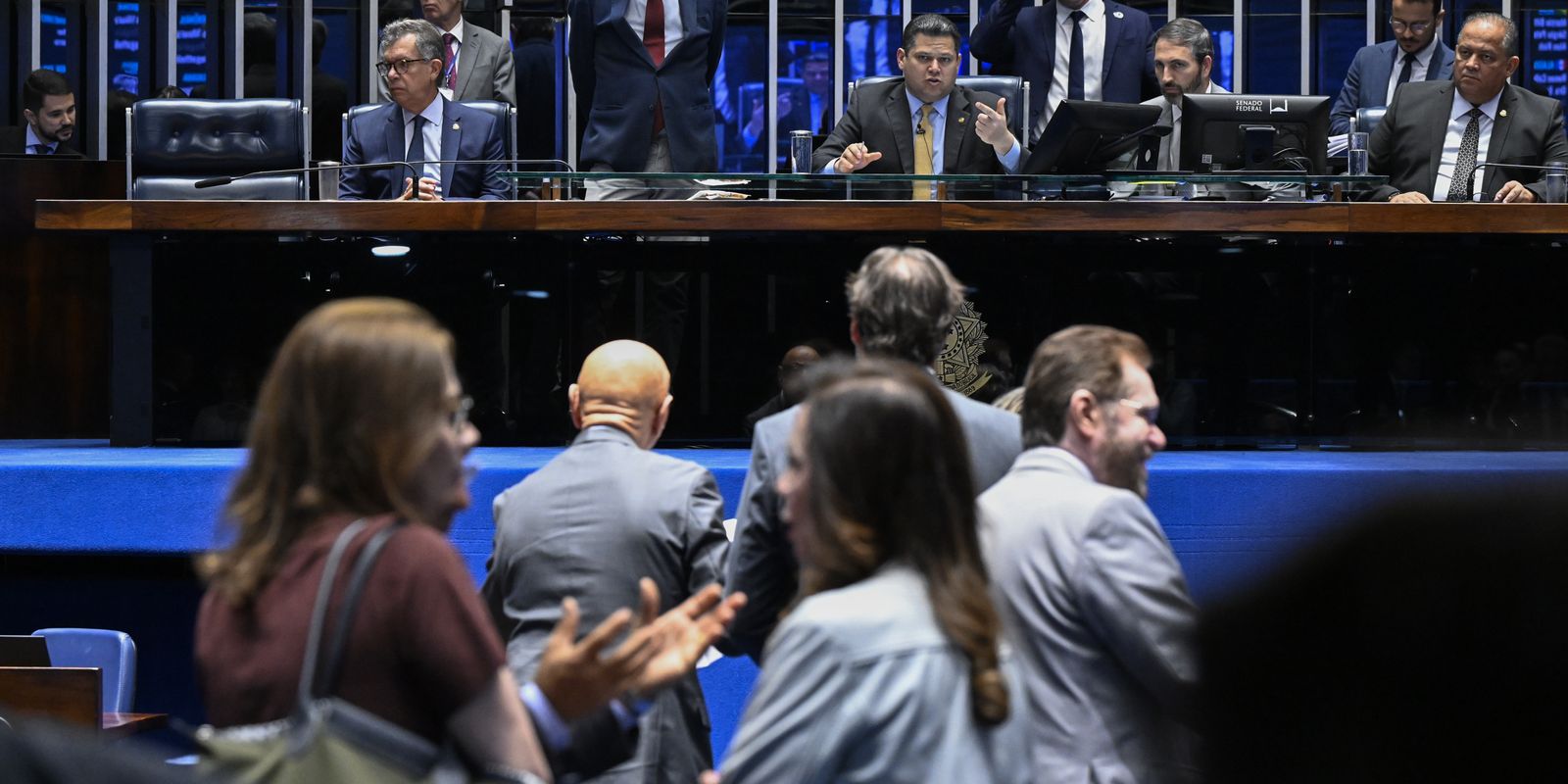 Senado votará o fim da escala 6x1 após as eleições, confirma Alcolumbre