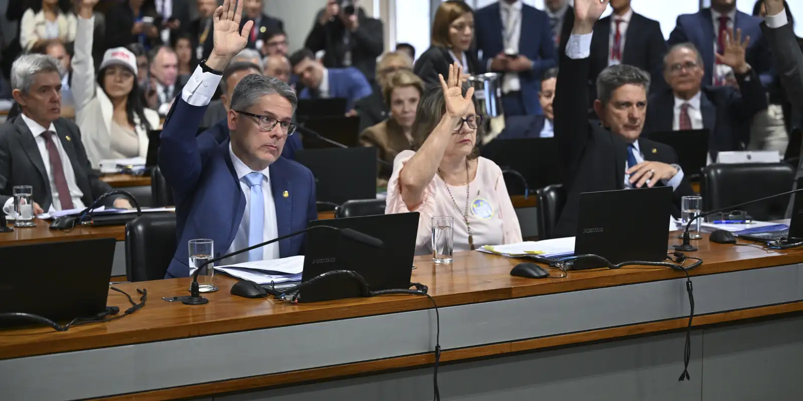 CCJ do Senado aprova texto-base da PEC da segurança pública com novas diretrizes
