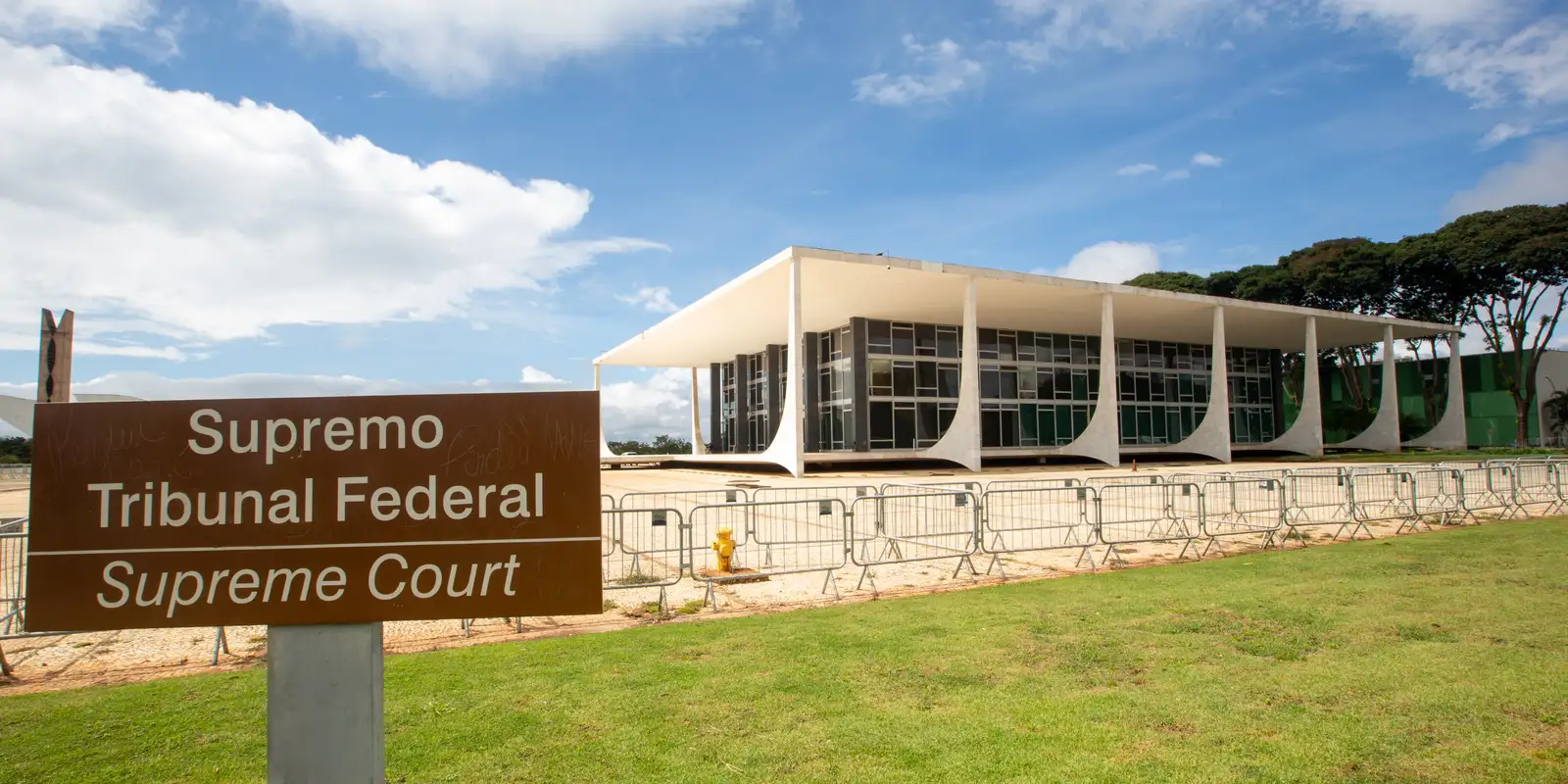 Ex-ministros pedem apuração urgente sobre a recente crise no STF