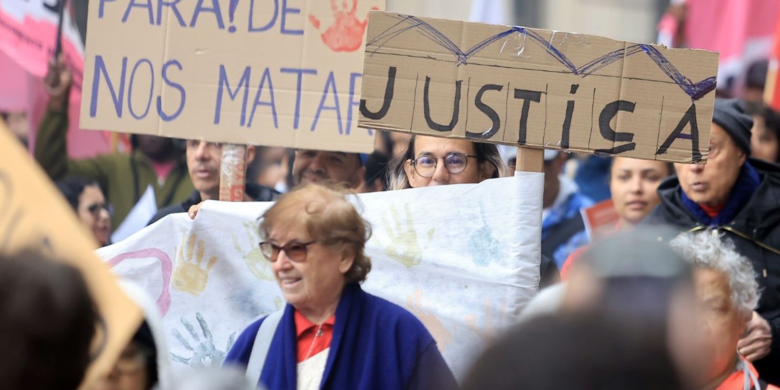 Grito dos Excluídos reúne movimentos sociais por moradia e democracia pelo país