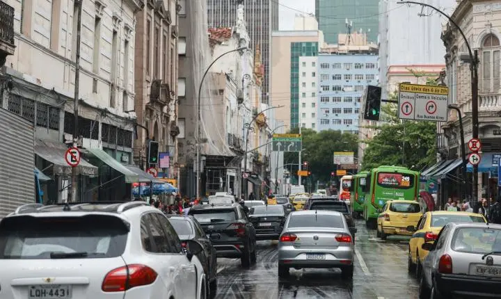 Adesivo eleitoral no veículo pode cancelar cobertura de seguro