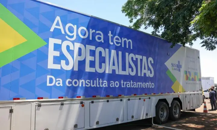 Carreta de saúde da mulher do Programa Agora Tem Especialistas chega a Manguinhos para o SUS
