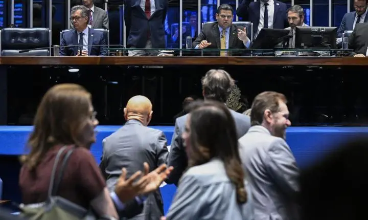 Senado votará o fim da escala 6x1 após as eleições, confirma Alcolumbre