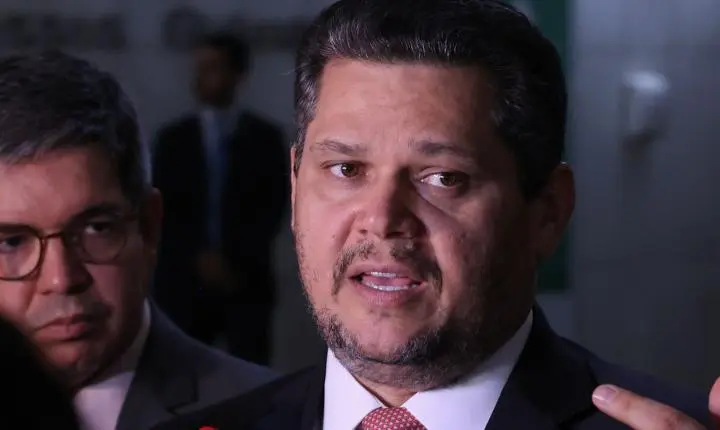 Alcolumbre encaminha a PEC do fim da escala 6x1 para análise na CCJ