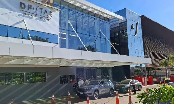 Jair Bolsonaro passa por cirurgia no ombro em Brasília