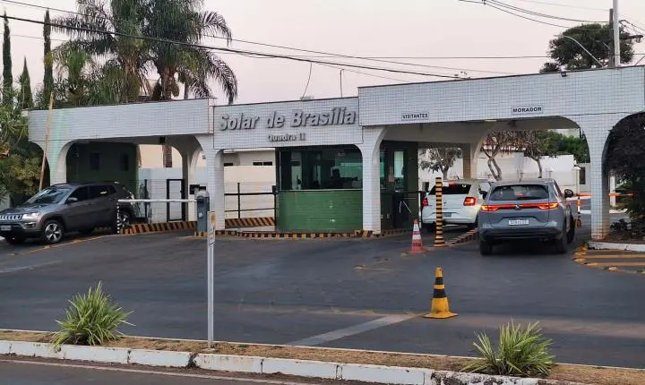 Em prisão domiciliar, Bolsonaro pede autorização ao STF para ver filhos no Dia dos Pais