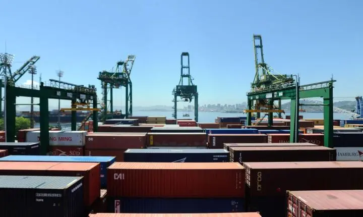 Brasil e Estados Unidos marcam reunião virtual para debater o tarifaço dos EUA
