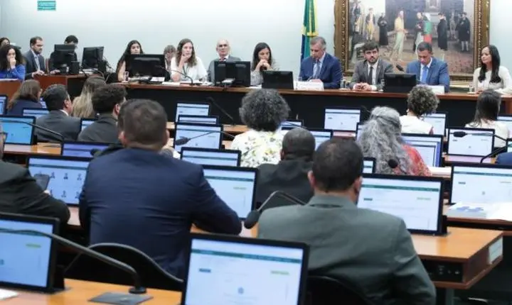 CCJ da Câmara adia nova análise da PEC sobre redução da maioridade penal