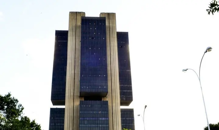 Copom age com cautela diante de tensões globais e projeções de inflação