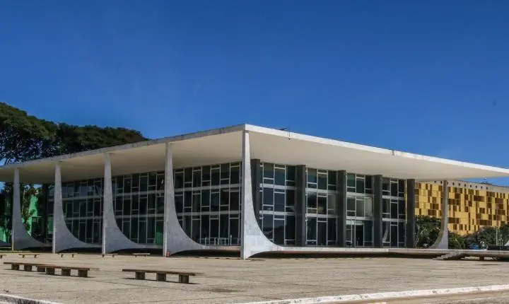 Flávio Dino aciona Polícia Federal para investigar R$ 55,4 milhões em emendas Pix