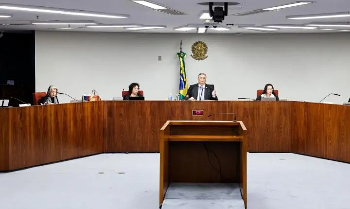 Ministros do STF sugerem rever a dispensa de diploma para jornalista