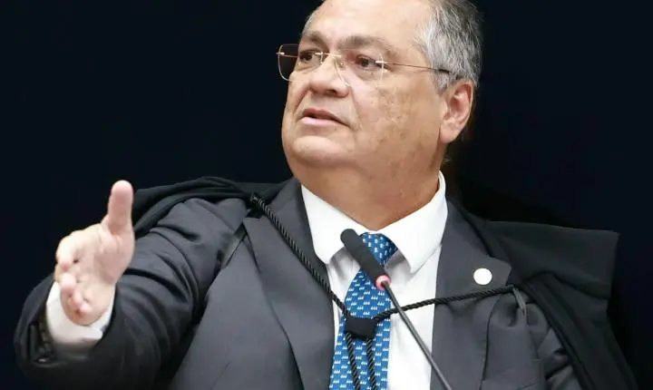 Flávio Dino mantém prisão de Deolane Bezerra