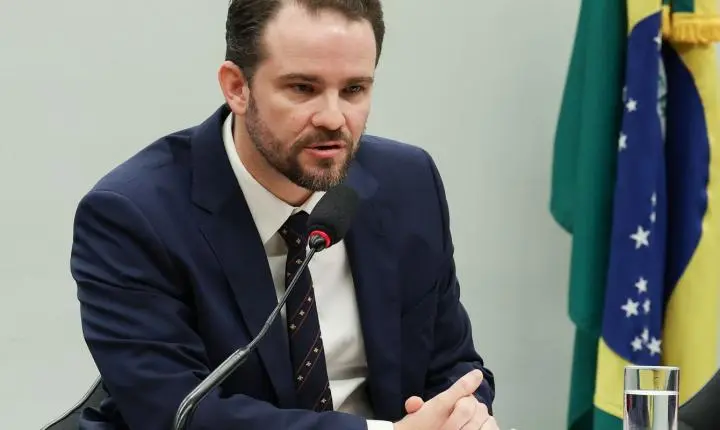 Durigan critica PEC de autonomia financeira do Banco Central, alertando para “novo poder”