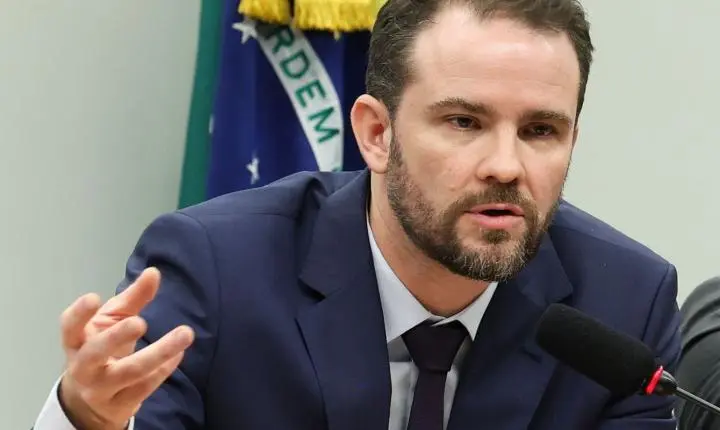 Dario Durigan rebate acusações de inércia do governo na crise do BRB