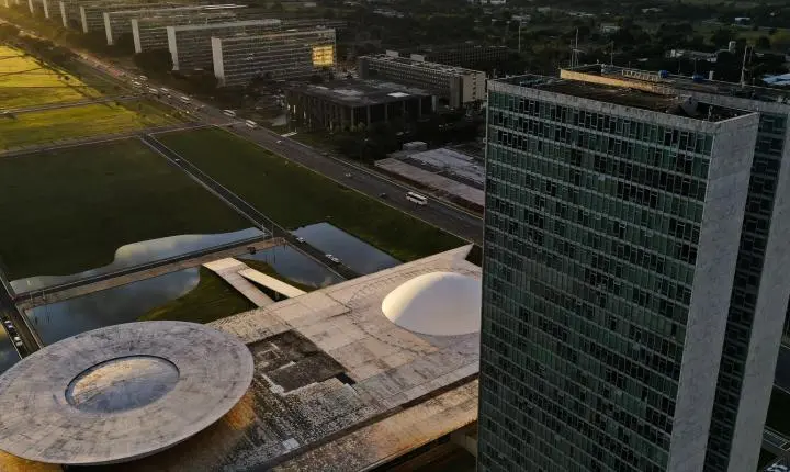 Entenda as eleições 2026 e a atuação de senadores e deputados
