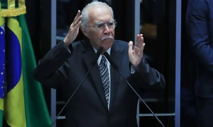 José Sarney é internado em hospital de São Luís com diagnóstico de pneumonia