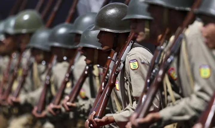 Exército brasileiro assegura vigilância fronteiriça apesar de cortes orçamentários