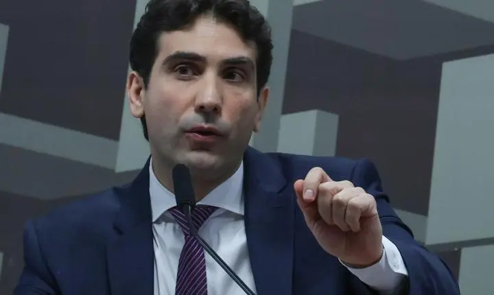 Galípolo critica empresas que pressionam por uso indevido do FGC