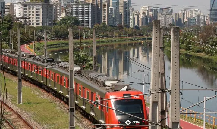 Greve de trens em SP provoca mais de 2 mil km de trânsito na capital