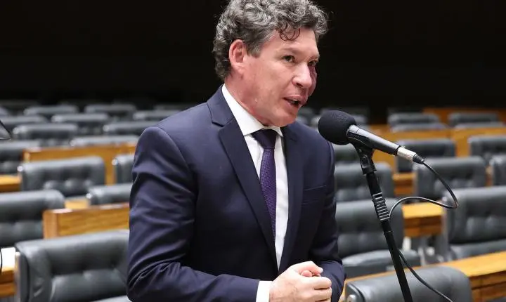 Reginaldo Lopes presidirá comissão da MP que extingue a taxa das blusinhas