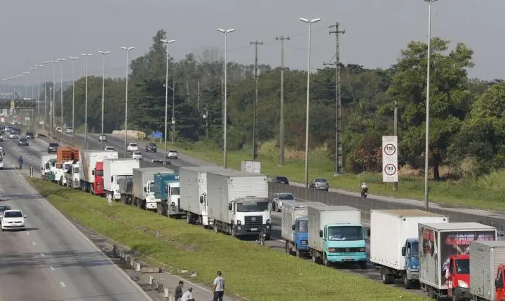 Nova lei sancionada garante pagamento do piso mínimo do frete no transporte