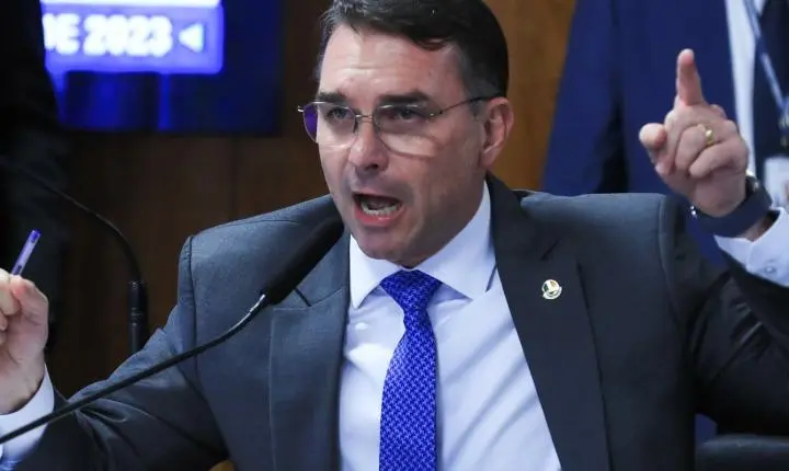 Missão aciona o TSE para apurar suspeita de filiação falsa de Flávio Bolsonaro