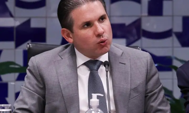 Hugo Motta convoca líderes para discutir fim da escala 6x1
