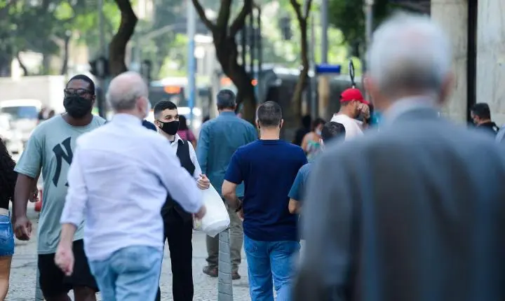 Pesquisa revela que religião e crença em Deus influenciam eleitores no Brasil