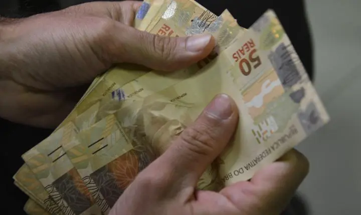 Caderneta de poupança registra saída líquida de R$ 476,4 milhões em abril