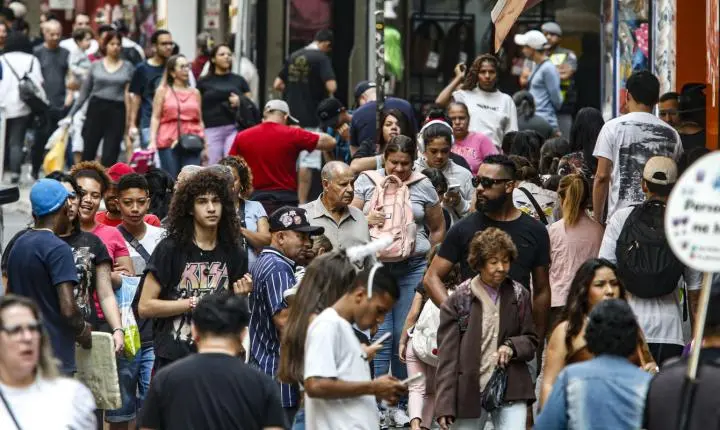 Remuneração do trabalho reduz a pobreza em 22 regiões metropolitanas