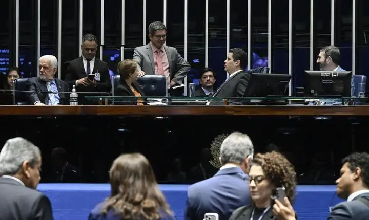 Senado aprova medida provisória para renovação automática da CNH a bons motoristas