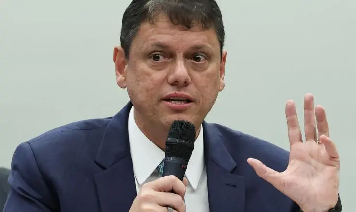 TCE-SP aprova contas de Tarcísio de Freitas com ressalvas, destacando renúncias de receitas