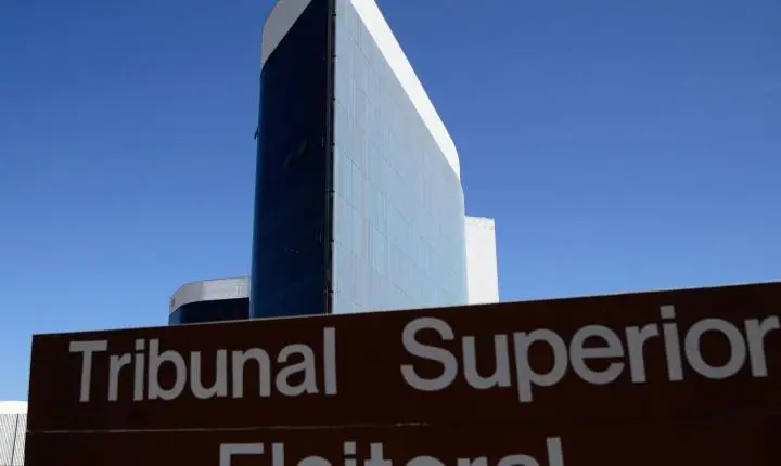 Por maioria, decisão do TSE manda retirar vídeo que associava Lula a facções